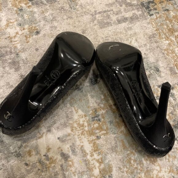 CHANEL BLACK SEQUIN ROUND TOE PUMPS - Picture 5 of 5